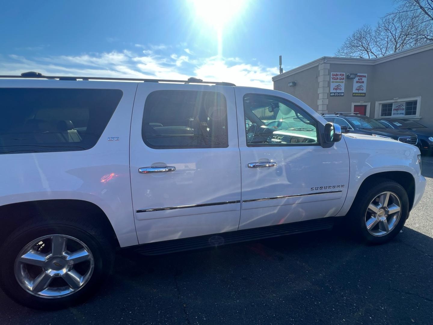 2014 White /Black Leather Chevrolet Suburban LTZ 1500 4WD (1GNSKKE77ER) with an 5.3L V8 OHV 16V FFV engine, 6 SPEED AUTOMATIC transmission, located at 1018 Brunswick Ave, Trenton, NJ, 08638, (609) 989-0900, 40.240086, -74.748085 - Photo#2